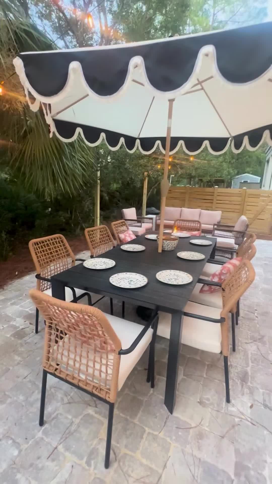 宿泊施設による動画