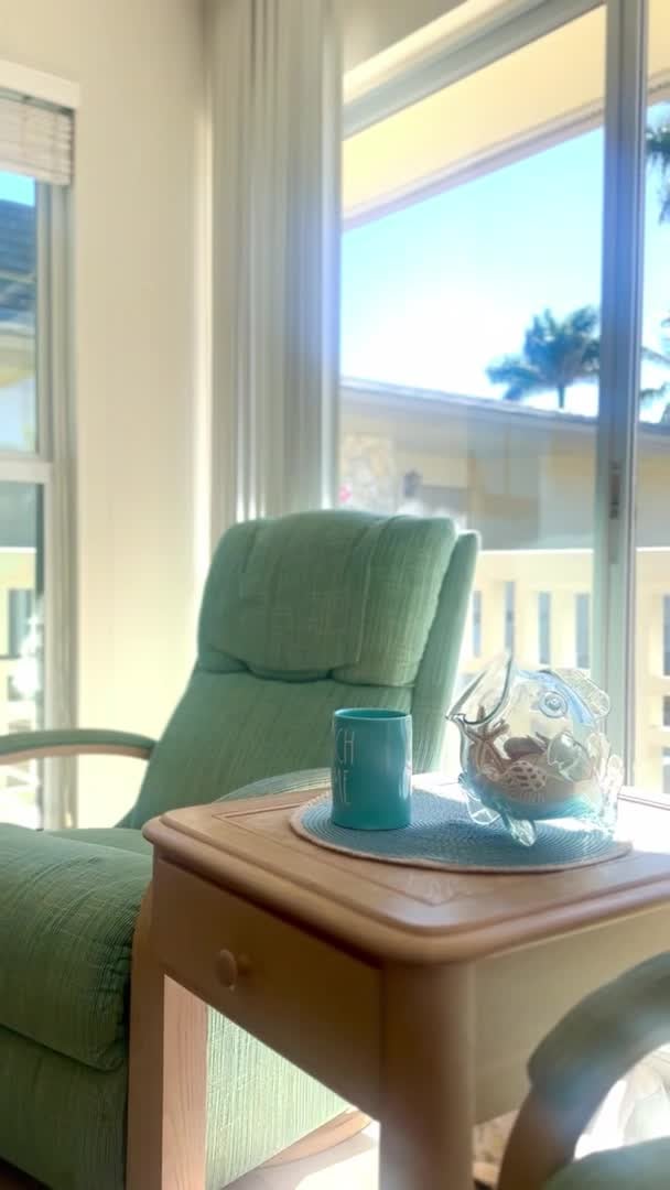 宿泊施設による動画