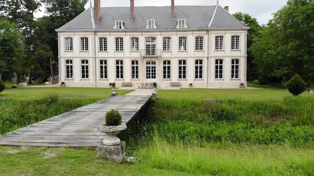 宿泊施設による動画